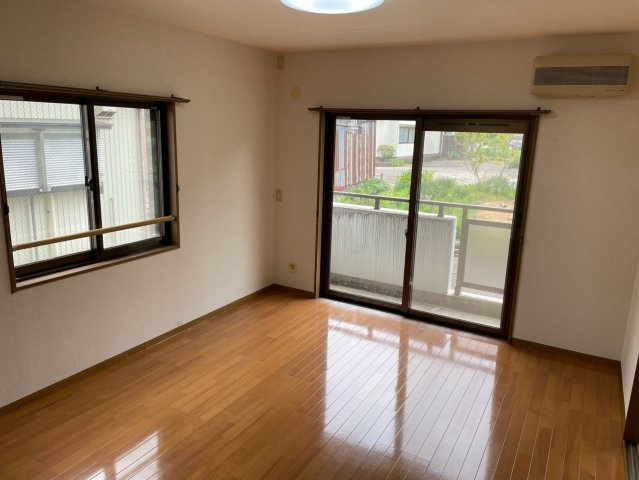 ベロウグランベリーの洋室