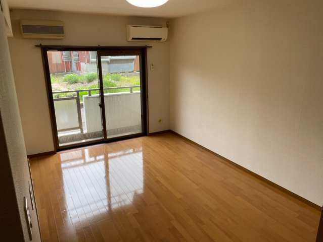 ベロウグランベリーの洋室