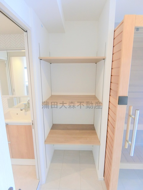 コスモリード大森西の収納|洋室6帖　棚収納