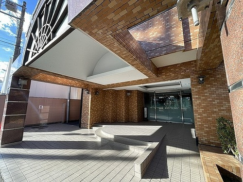 ライオンズマンション川口芝公園のエントランス|エントランス　※2025年12月撮影時