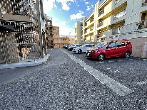 ライオンズマンション川口芝公園の駐車場|駐車場　※2025年12月撮影時