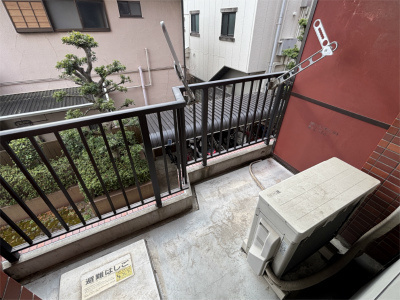 ファーストパレス与野本町のバルコニー|外からの目が気にならないバルコニーで洗濯物が干せます
