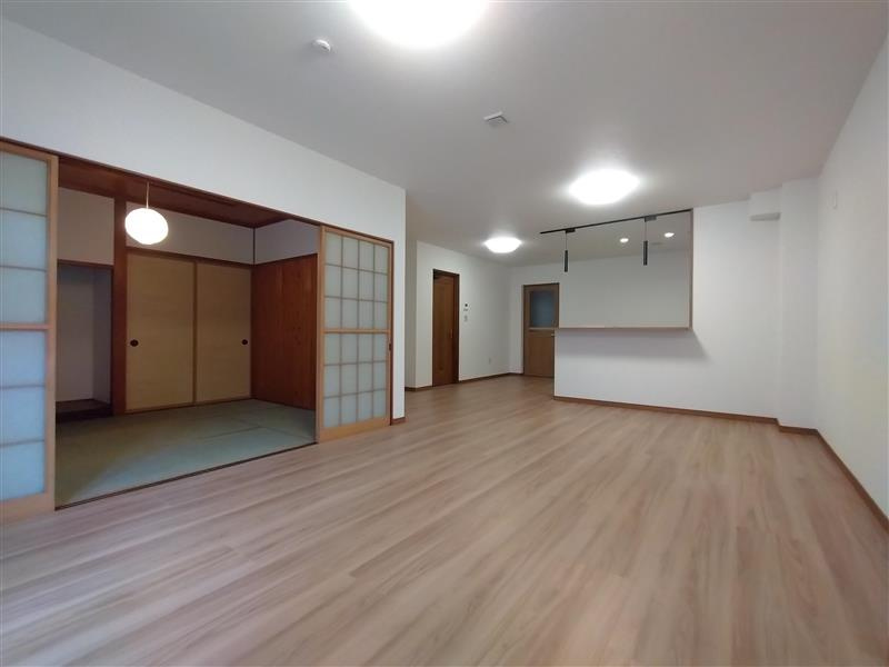 名古屋市中川区服部二丁目戸建の居間・リビング