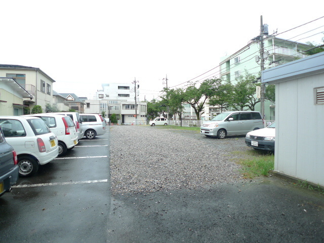 ハーモニー八柱の駐車場