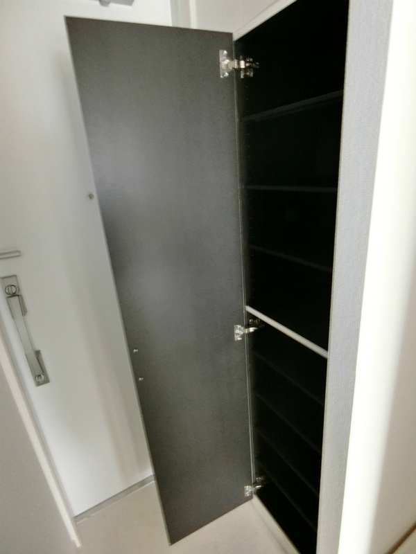 リブリ・東寺尾東台の玄関