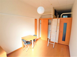 こちらのリビングで趣味の時間をお楽しみください