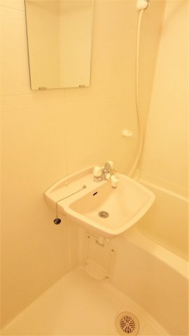 明るい色調の室内です