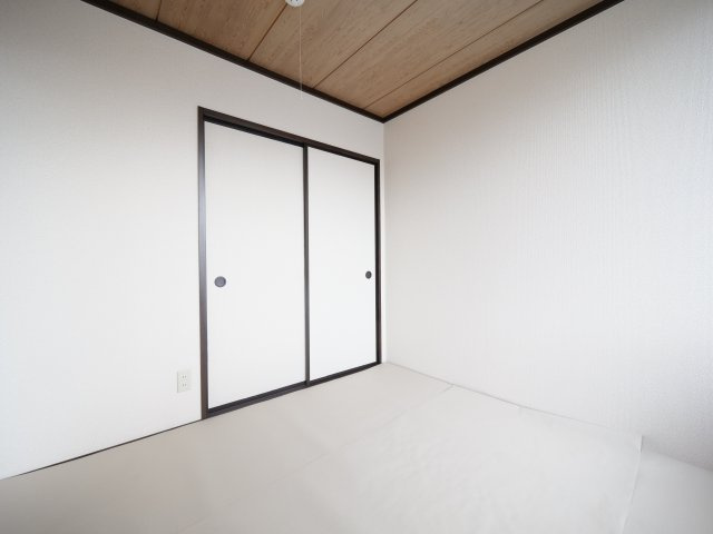 コーポ富士の和室|※写真は別の部屋のものです。