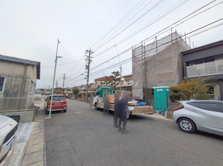 【前面道路含む現地写真】