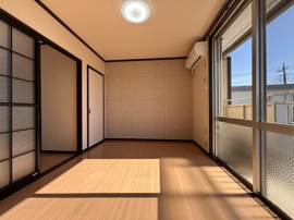 明るい洋室です