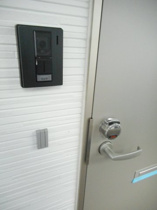 落ち着いた玄関です