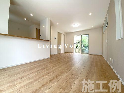 【居間・リビング】 | 【仲介手数料０円】相模原市中央区上溝12期　新築一戸建て　2号棟　全2棟 | 相模原市中央区上溝12期　新築一戸建て　全2棟