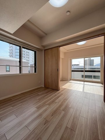 アルファレックス南11条の洋室