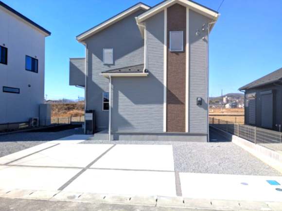 ブルーミングガーデン板鼻の駐車場