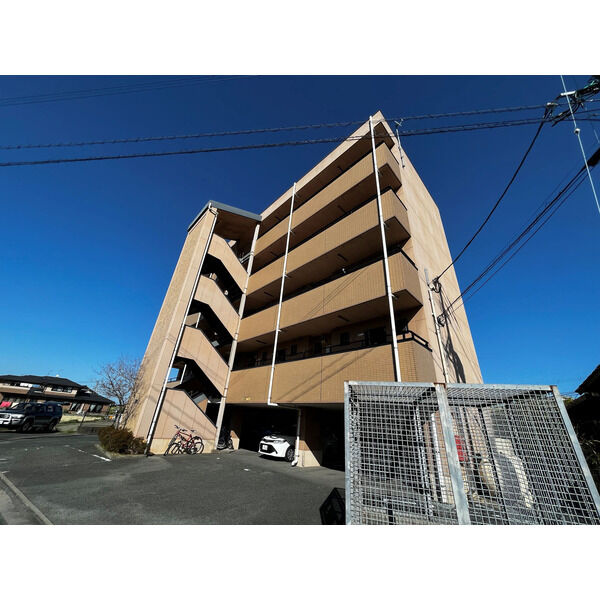 ワンピースのバルコニー|バルコニーからの眺めを楽しみながら食事をしませんか