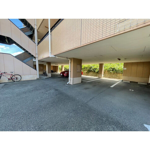 ワンピースの駐車場|駐車場です