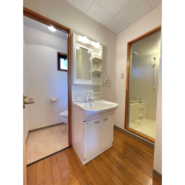 ワンピースの洗面所|広い洗面スペース