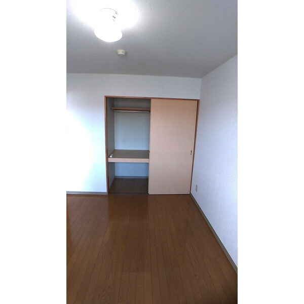 ワンピースの洋室|使い勝手のいい洋室です