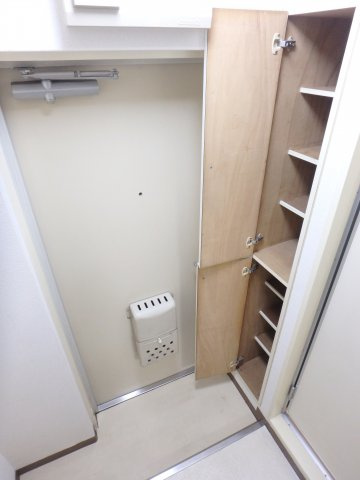 中野区本町３丁目の賃貸マンションの玄関