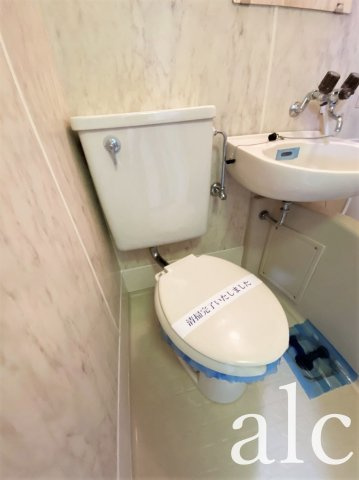 中野区本町３丁目の賃貸マンションのトイレ|リフォーム済みの水回り