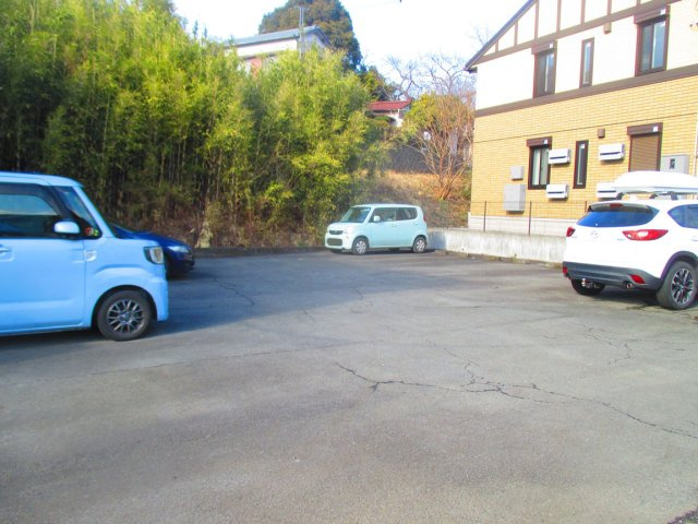 【駐車場】 | 伊豆の国市三福 売一棟マンション ES06065 | 伊豆の国市三福　駐車スペース