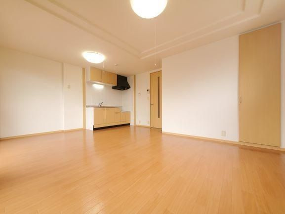 ＳＵＮ　ＦＬＯＷＥＲの居間・リビング