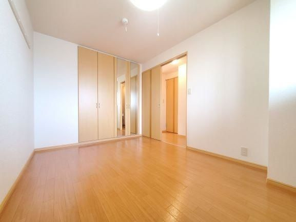 ＳＵＮ　ＦＬＯＷＥＲの寝室