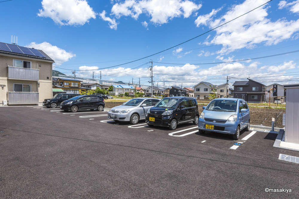 リジェール　オール　セゾン　Bの駐車場|駐車場2台目も有ります。