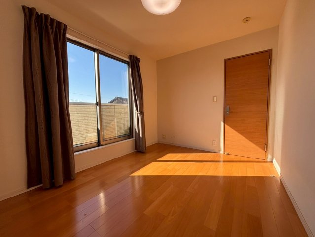 光の森　店舗付き住宅の洋室