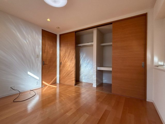 光の森　店舗付き住宅の洋室|２階