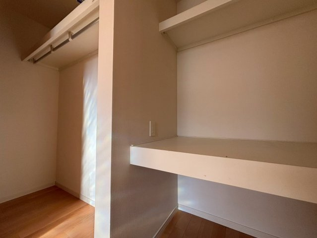 光の森　店舗付き住宅の収納|２階
