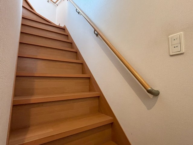 光の森　店舗付き住宅のその他|階段　２階→３階