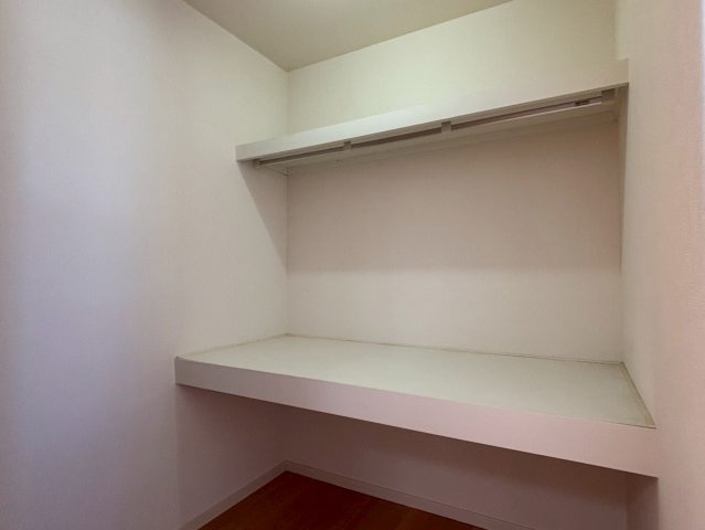 光の森　店舗付き住宅の収納|３階
