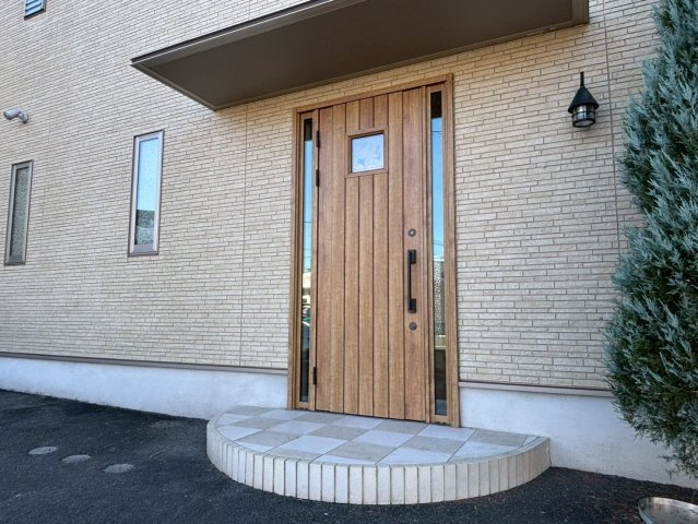 光の森　店舗付き住宅の玄関|店舗用玄関　玄関は、店舗用と居住用の２か所あります。