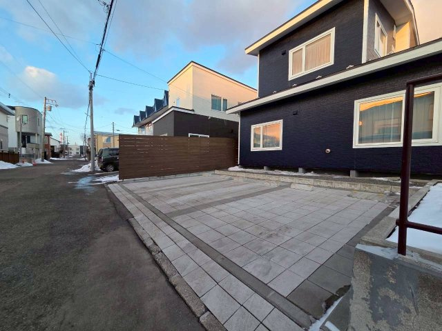 富士見2丁目　中古住宅の前面道路含む現地写真