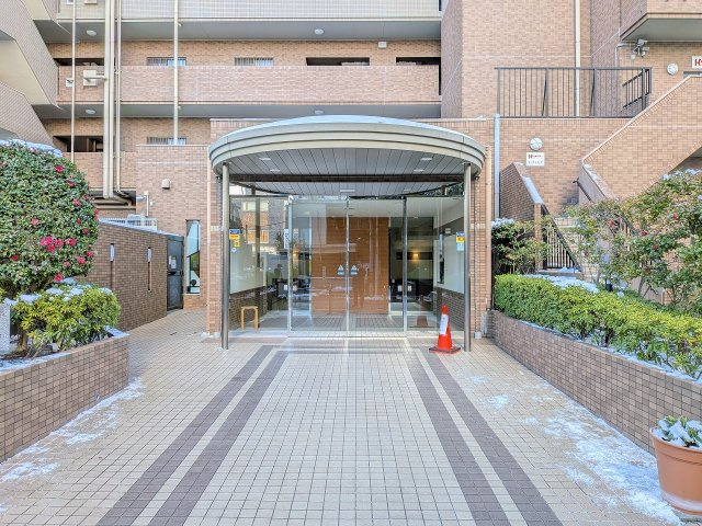 ファミールスクエア八王子のエントランス|～管理形態は全部委託式　キレイにメンテナンスされているマンションです～