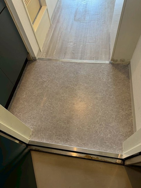 豊島区池袋本町１丁目の賃貸マンションの玄関