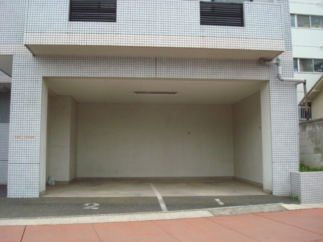 コスモプラザ行徳の駐車場