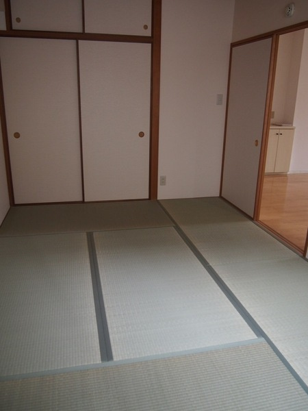 コスモプラザ行徳の和室