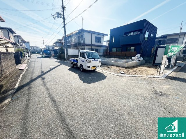 加古川市東神吉町神吉　第11期　新築一戸建ての前面道路含む現地写真|周辺は落ち着いた街並みの住宅地！子育てがしやすい住環境です！まだ未完成ですが、現地でしかわからない事もございます。是非一度ご覧ください。