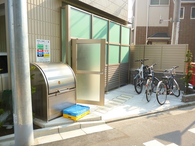 ロイヤル上北沢のその他共用部分|ゴミ置き場　駐輪場
