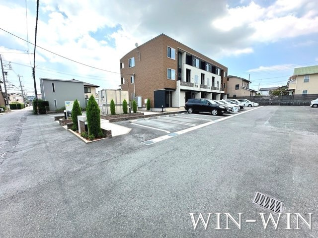 ゼフィロス北島の駐車場