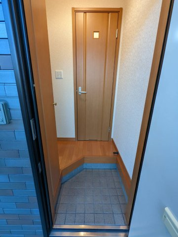 ロイヤルエステートLの玄関