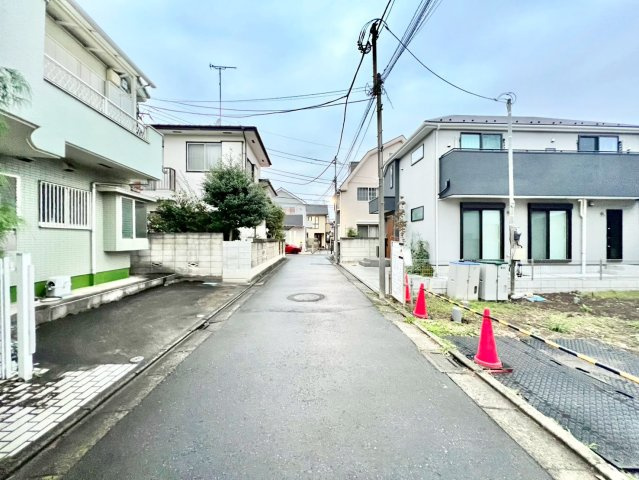 杉並区上高井戸3丁目　新築戸建の前面道路含む現地写真|現地写真

現地ご見学希望・資料請求などお気軽にお問い合わせ下さい！
03-5990-5201