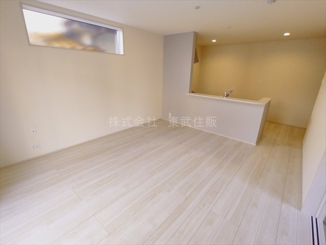 【居間・リビング】 | 川越市山田　全１棟 | ゆったりとした15.13帖のリビングです