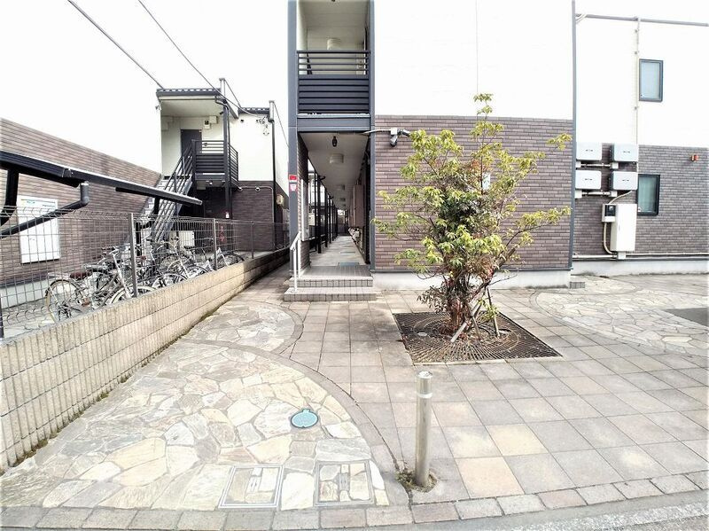 レオネクスト晋のエントランス