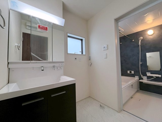 リーブルガーデンうるま市田場の独立洗面台