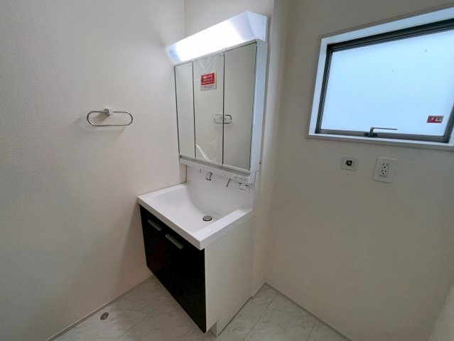 リーブルガーデンうるま市田場の独立洗面台