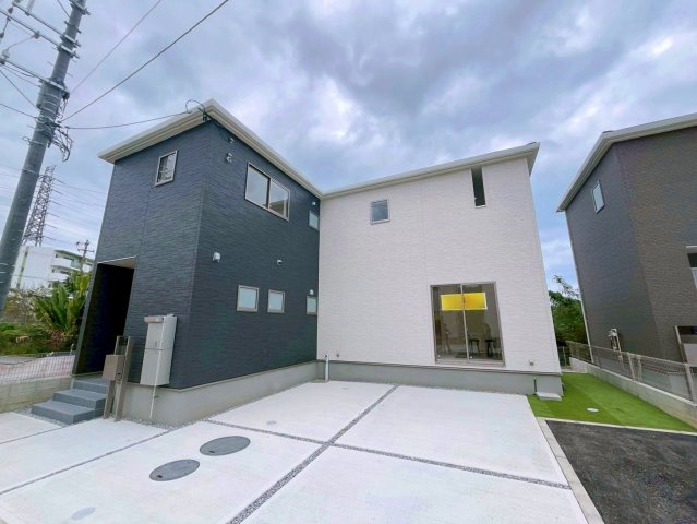 リーブルガーデンうるま市田場の外観|駐車並列2台可能