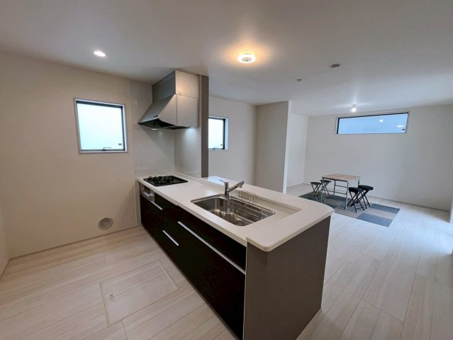 リーブルガーデンうるま市田場の居間・リビング|LDK16.5帖